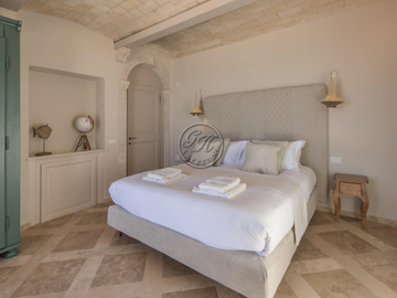 Bed 9 - Fabric double bed with upholstered headboard by GH LAZZERINI - view 2